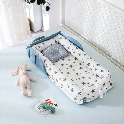 berceau bébé bleu